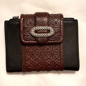 Brighton Two-tone brown and black wallet.